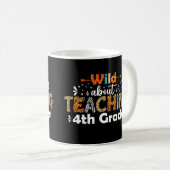 Wild über Unterricht 4. Klasse Lehrer Funny Gesche Kaffeetasse (VorderseiteRechts)