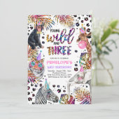 Wild und drei Safari Regenbogen Cheetah 3. Geburts Einladung (Stehend Vorderseite)