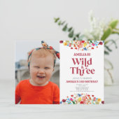 Wild und drei Wildblumen Drittes Geburtstagsjahr P Einladung (Stehend Vorderseite)