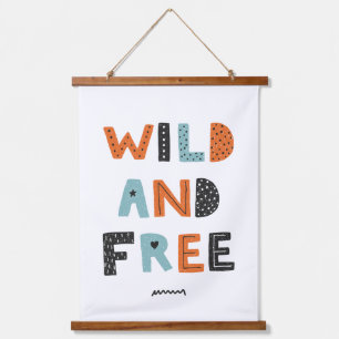 Wild und frei   Doodle Letters Wandteppich Mit Holzrahmen