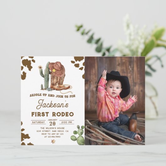 Wild West Rodeo Cowboy Birthday Foto Einladung (Stehend Vorderseite)