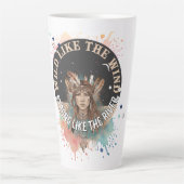 Wild wie der Wind, stark wie der Fluss | Custom Milchtasse (Vorderseite)