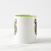Wild Young Tiger Face & Calligraphy Coffee Tasse (Mittel)