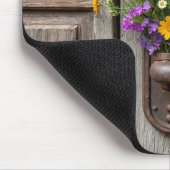 Wildblume auf rostfreiem Türgriff Mousepad (Ecke)