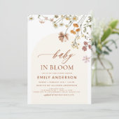Wildblume Baby in Bloom Baby Dusche Terracotta Einladung (Stehend Vorderseite)