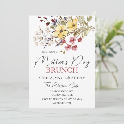 Wildblume Boho Blumenmüttertagsbrunch Einladung (Stehend Vorderseite)