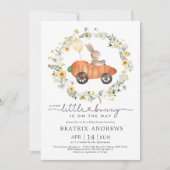 Wildblume Bunny Reiten a Carrot Auto Kinderdusche Einladung (Vorderseite)