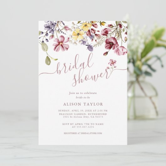 Wildblume Calligraphy Mauve Brautparty Einladung (Stehend Vorderseite)