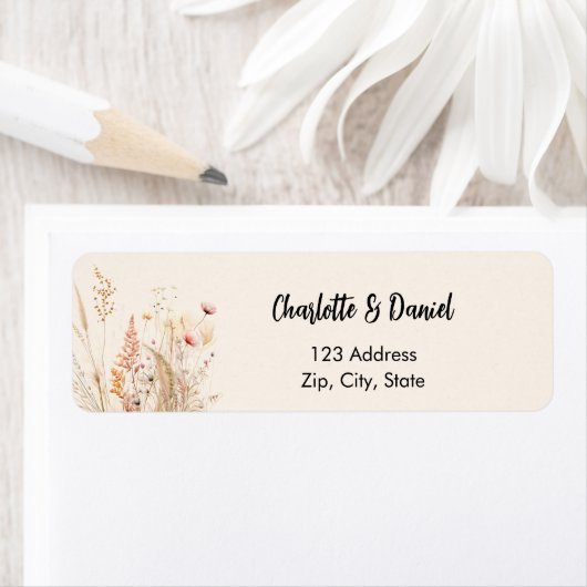 Wildblume der Rücksendeadresse eines rosa Skripts (Insitu)