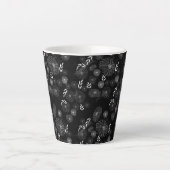 Wildblume Doodles Muster Latte Tasse (Vorderseite)