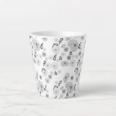 Wildblume Doodles Muster Latte Tasse (Vorderseite)