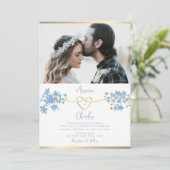 Wildblume Dusty Blue Wedding Einladung (Stehend Vorderseite)