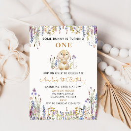 Wildblume Einladung eines sonnigen Mädchens