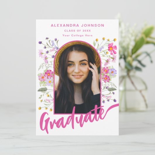 Wildblume Graduate Foto Arch Modernes Pink Script Ankündigung (Stehend Vorderseite)