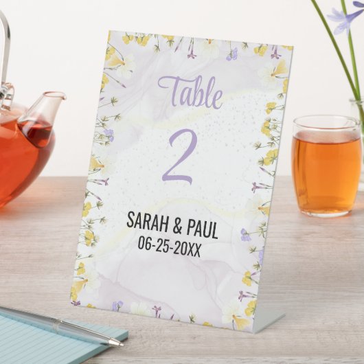 Wildblume Lavender & Yelow Wedding Tischnummer Sockelschild (In Situ)