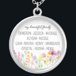 Wildblume Meine wunderschöne Familie mit Vornamen Versilberte Kette<br><div class="desc">Hübsche Wildblume Halskette personalisiert mit Ihrem eigenen Text, wie "meine schöne Familie" und die Vornamen Ihrer Kinder, Schwiegereltern und/oder Enkel. Das Design umfasst zarte Blume in Rosa Orange und Gelb auf der Wiese. Sie ist mit lässiger moderner Schrift und kluger Typografie versehen. Sie können den Schriftart oder die Hintergrundfarbe in...</div>