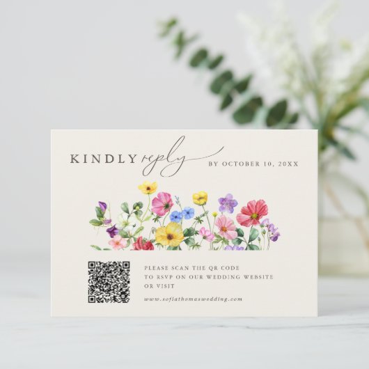 Wildblume Rustic Chic Floral Boho Hochzeit QR Code RSVP Karte (Stehend Vorderseite)