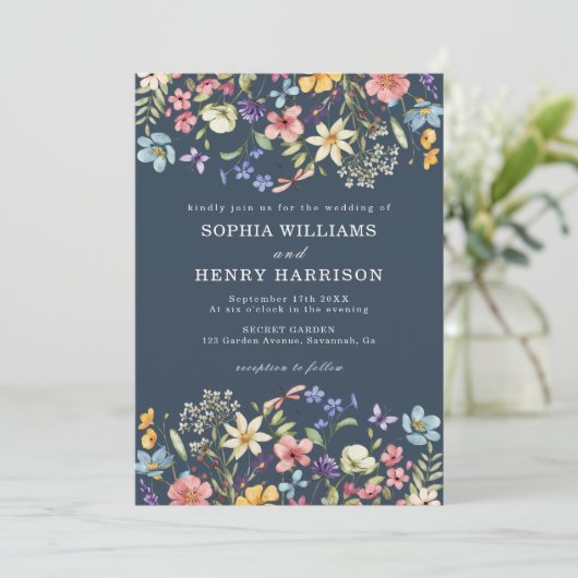 Wildblume Rustic Navy Blue Wedding QR Code Einladung (Stehend Vorderseite)