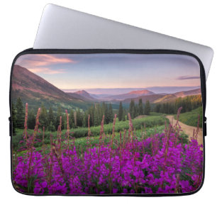 Wildblume-Sonnenaufgang  Butte mit Haube, Colorado Laptopschutzhülle