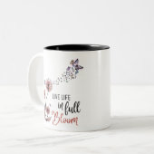 Wildblume Zitat "Leben in voller Blüte" Zweifarbige Tasse (Vorderseite Links)