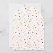 Wildblumen auf der Spitze des ElfenbeinBaby-Duschb Einladung (Rückseite)