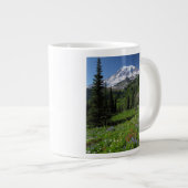 Wildblumen beim Mount Rainier Jumbo-Tasse (Vorderseite Rechts)