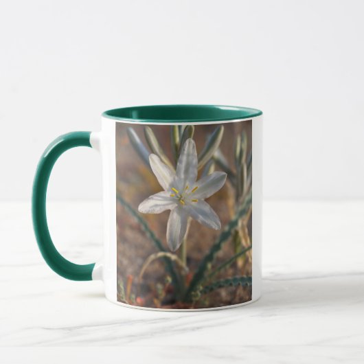 Wildblumen der Wüstenlilie Tasse (Links)