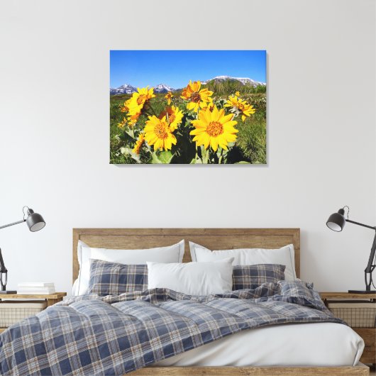 Wildblumen des Waterton-Seen-Nationalparks Leinwanddruck (Insitu (Schlafzimmer))