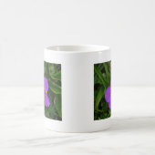 Wildblumen Fuchsia Spiderwort Heiße Federn Geschen Kaffeetasse (Mittel)