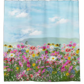 Wildblumen gegen einen blauen Himmel Duschvorhang (Vorderseite)