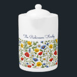 Wildblumen Gemusterter farbiger Individuelle Name<br><div class="desc">Entspannen Sie sich und genießen Sie Ihren Lieblings-Tee in stilvollem Ambiente mit dieser schönen Blumenkanne. Die Teekanne ist mit einem farbenfrohen Set aus den Wildblumen im Sommer und einem knusprigen, weißen Hintergrund gestaltet, was den Charme einer sonnigen Wiese auf den Tisch bringt. Das Design kann mit einem Namen an der...</div>