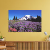 Wildblumen im Sommer am Fuße des Berges Rainier, Leinwanddruck (Insitu (Wohnzimmer))