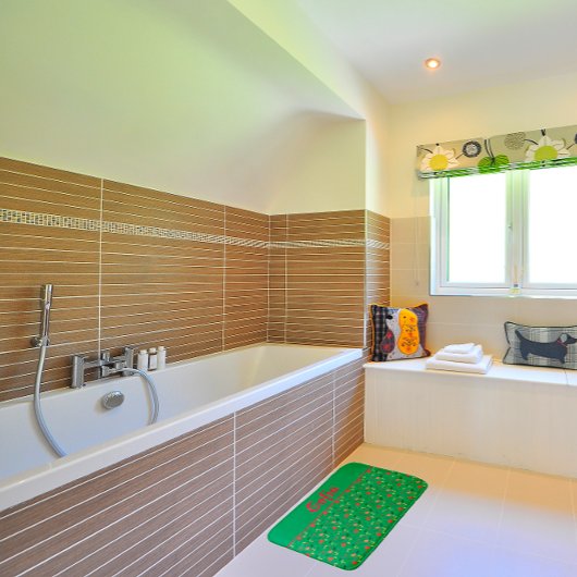 Wildblumen Muster Mohngrün Badematte