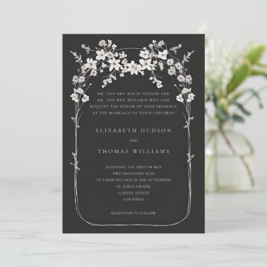 Wildblumen Schwarzer Boho Bogenschießen-Hochzeit Einladung (Stehend Vorderseite)