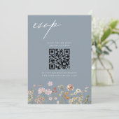 Wildblumen-Staubblau-QR-Code-Hochzeits-RSVP Einladung (Stehend Vorderseite)