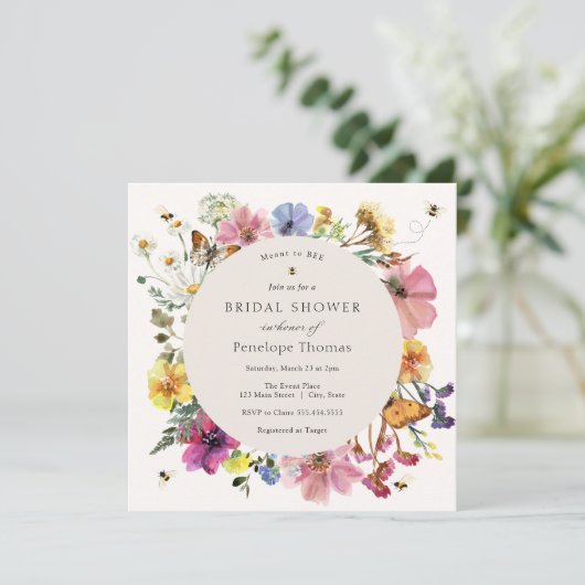 Wildblumen und Bienen MidSummer Brautparty Einladung (Stehend Vorderseite)