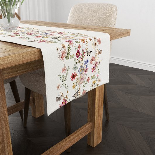 Wildblumen und Kräuter mit Wasserfarbe und getrock Mittelgroßer Tischläufer