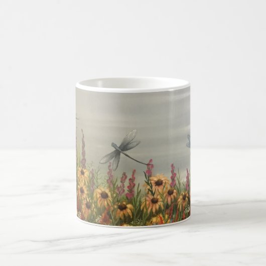 Wildblumen und Libellen Kaffeetasse (Mittel)