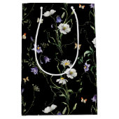 Wildblumen und Schmetterlinge auf Schwarz Mittlere Geschenktüte (Vorderseite)