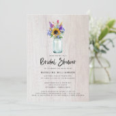 Wildblumen und Sonnenblumen Mason Jar Brautparty Einladung (Stehend Vorderseite)