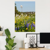 Wildblumen und Windmühle im Land Texas Hill Poster (Heimbüro)