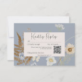 Wildblumen zu Dusty Blue Wedding QR Code RSVP Karte (Vorderseite)