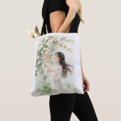 Wildblütige Seele – Mädchen in einem Frühlingsgart Tasche (Von Nahem)