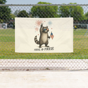 Wilde, aber freie Feuerwerke Wilde Raccoon 4. Juli Banner