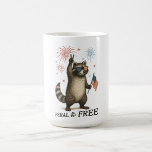 Wilde, aber freie Feuerwerke Wilde Raccoon 4. Juli Kaffeetasse