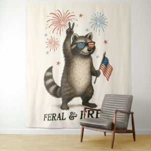 Wilde, aber freie Feuerwerke Wilde Raccoon 4. Juli Wandteppich