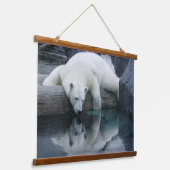 Wilde Bären - Reflections Polar Bear Wandteppich Mit Holzrahmen (Gewinkelt)