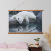 Wilde Bären - Reflections Polar Bear Wandteppich Mit Holzrahmen (Schlafzimmer)