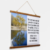 Wilde Bäume und Reflexion im Wasser Wandteppich Mit Holzrahmen (Gewinkelt)