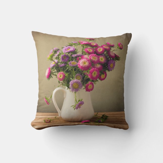 Wilde Blume in einem Vase Throw Couch Kissen (Vorderseite)